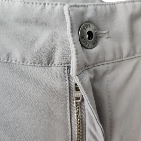 The North Face Men's Size 38 Meld Grey Rolling Sun FlashDry Shorts - Picture 2 of 13